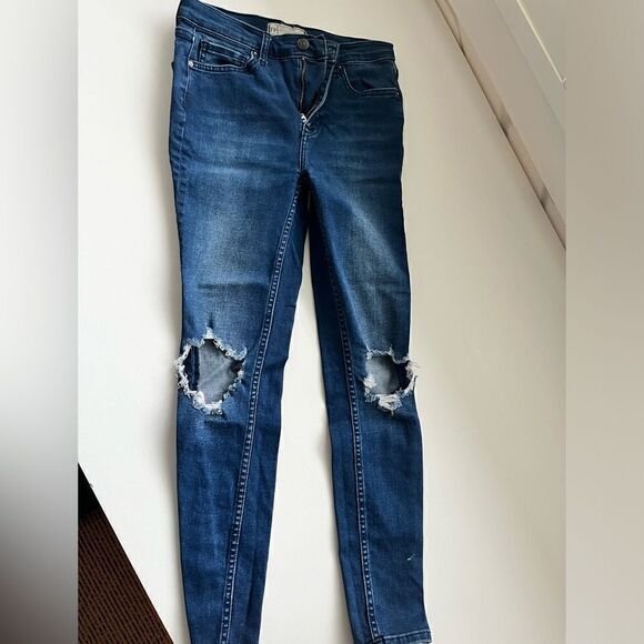 Free People Size 27 Distressed Skinny Jean - Picture 1 of 5